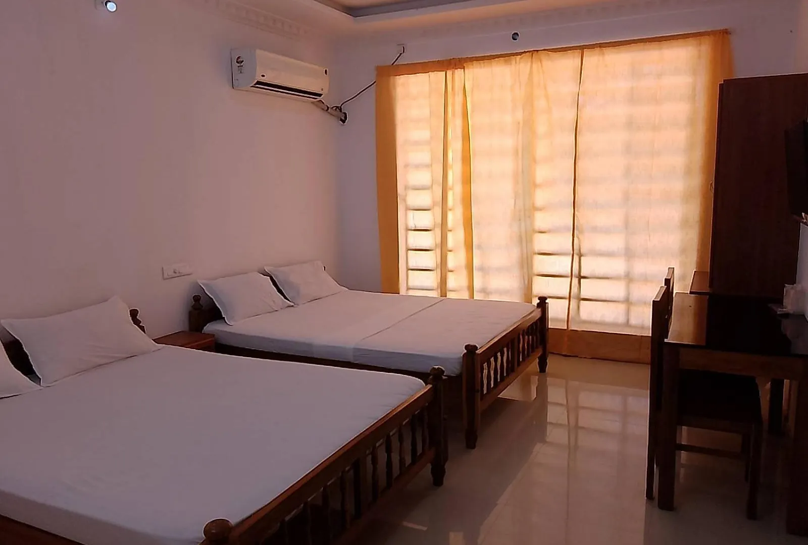 Somatheertham Resort 트리반드룸
