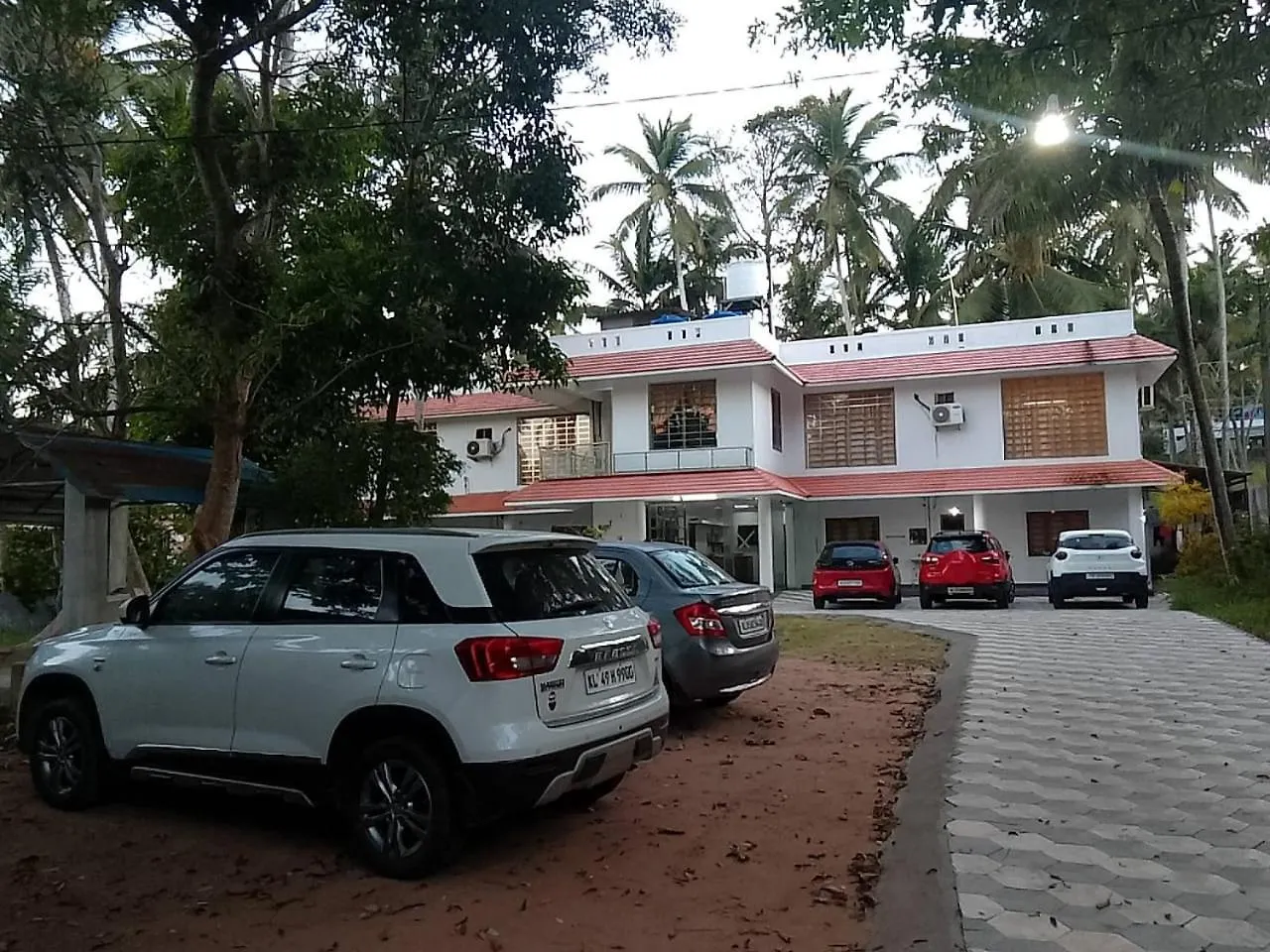 Somatheertham Resort 트리반드룸